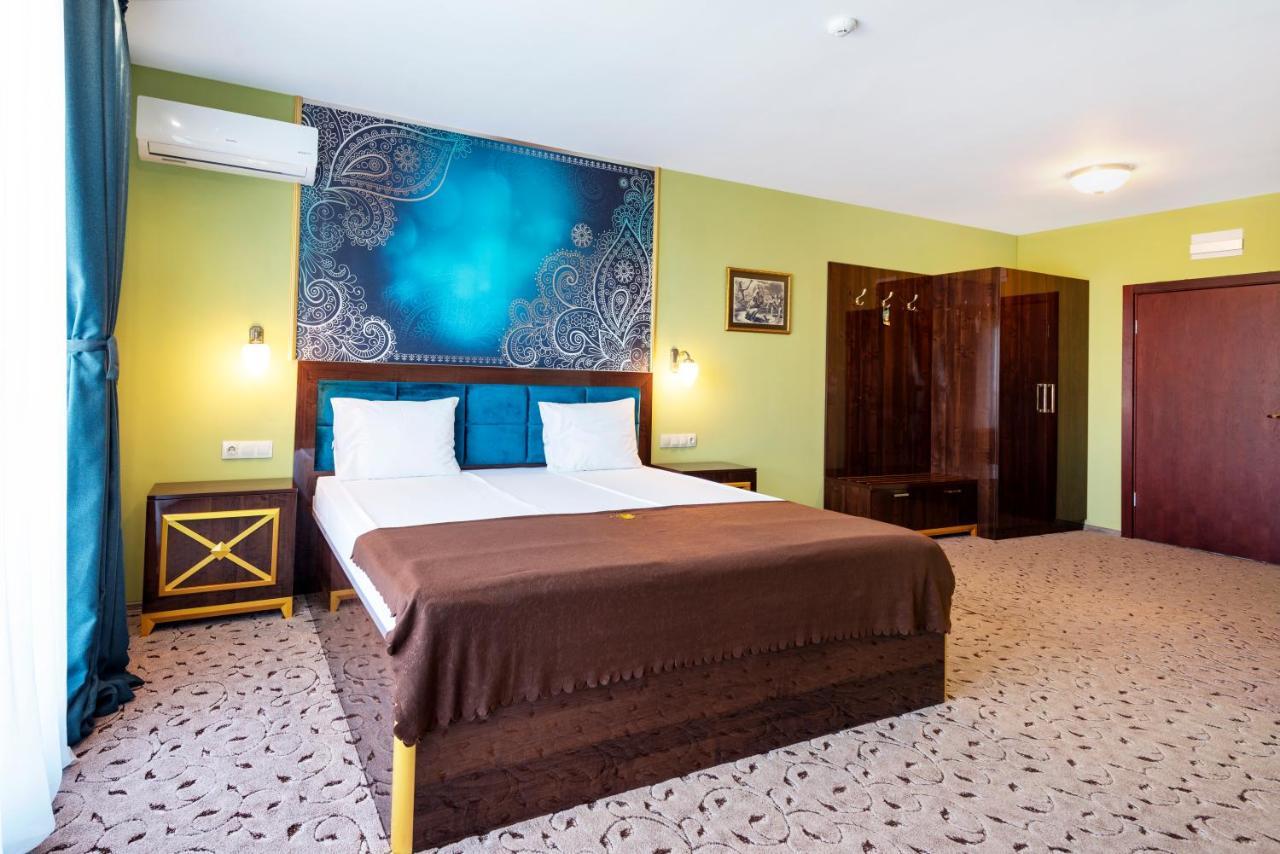 Alchemist Von Goldenburg Hotel Belaştiţa