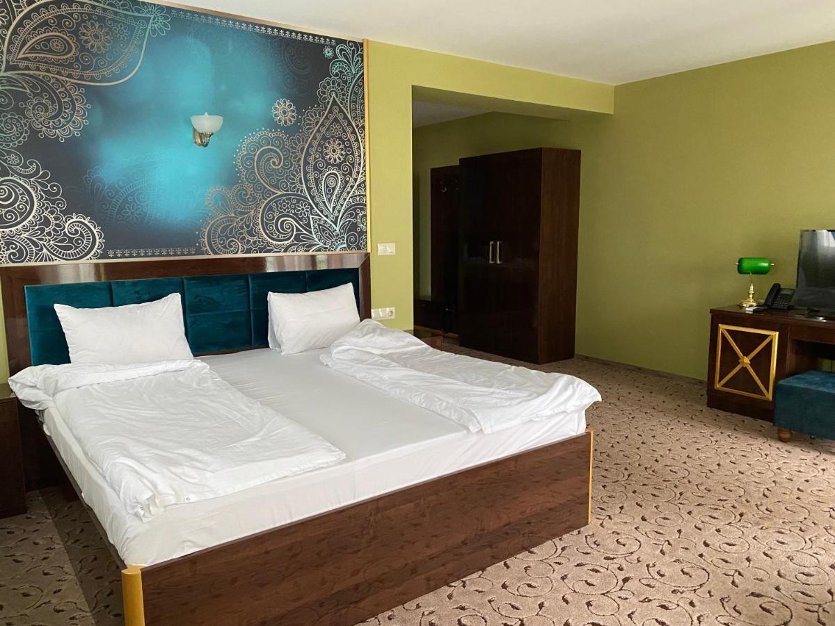 Alchemist Von Goldenburg Hotel