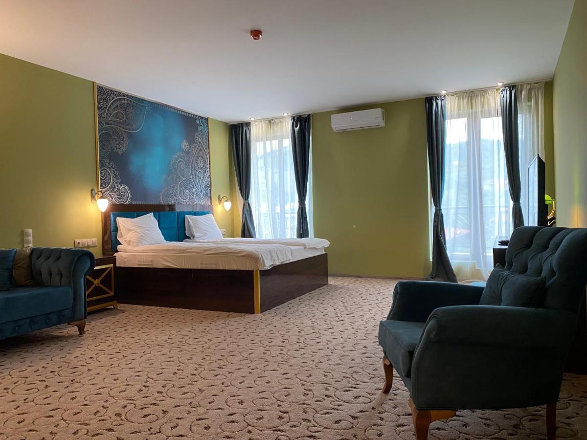 Alchemist Von Goldenburg Hotel