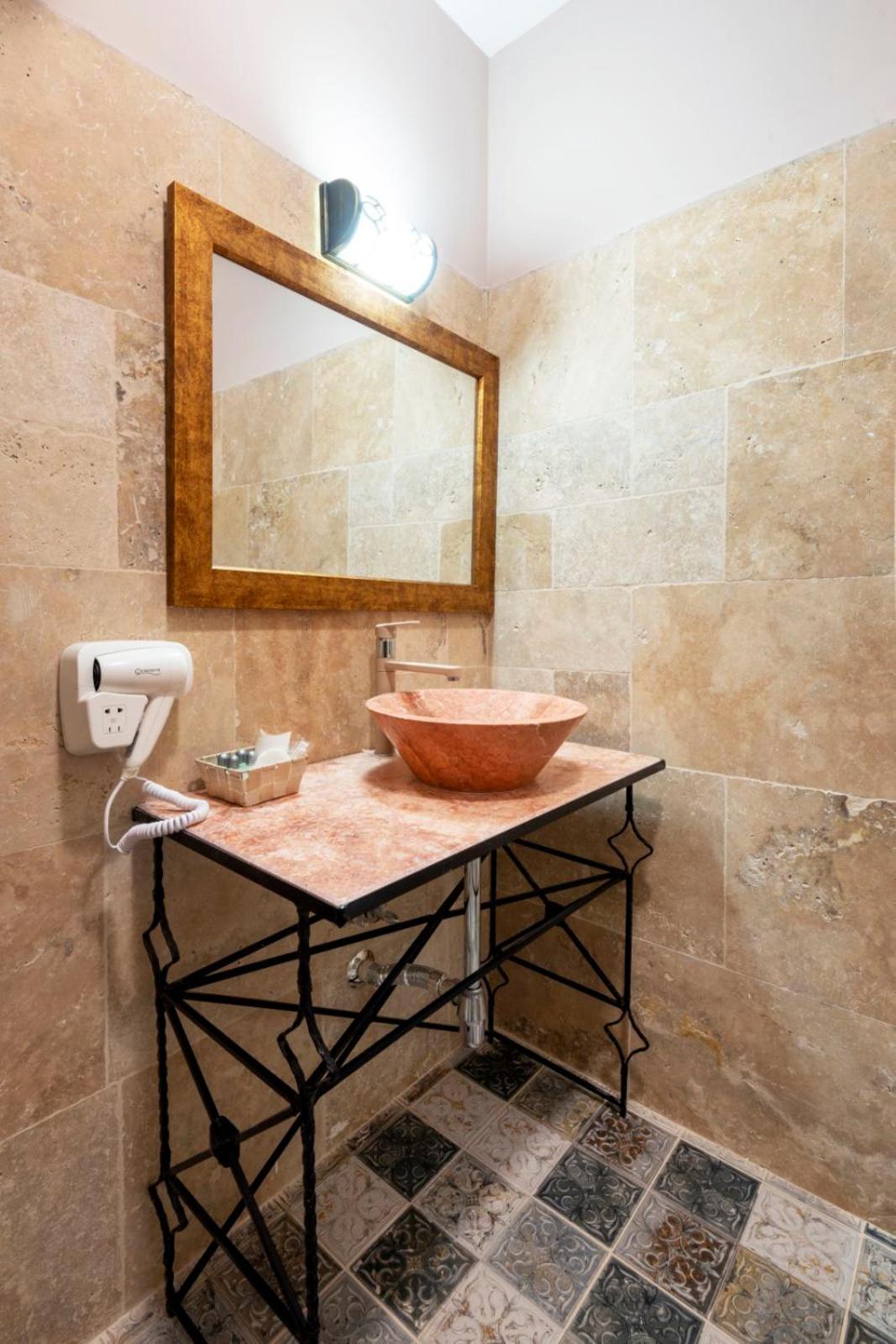 Alchemist Von Goldenburg Hotel 4*